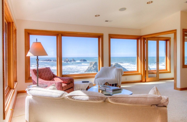 Unobstructed Oceanfront View at Face Rock