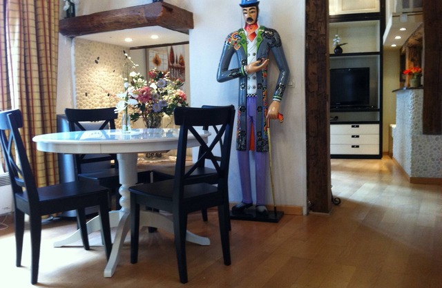 Unusual, Charming 16th Century Apt Near Place Des Vosges