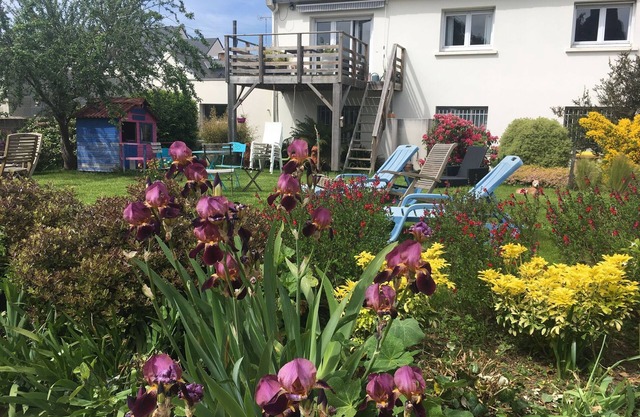 Unusual duplex with garden