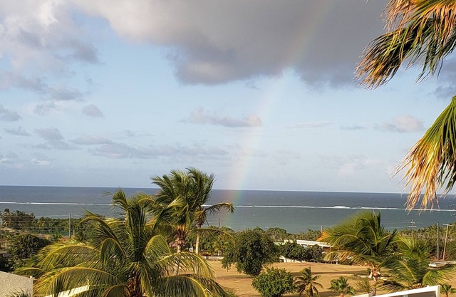 Unwind at updated “VILLA SERENITY”, panoramic views, quiet beach