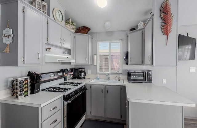 Updated 1-bedroom queen/Free WiFi, AC Resort of Greenfield Village Mesa 55+