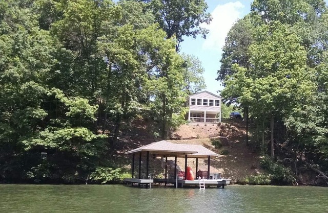 Updated 3BD/2BA Waterfront Home on a Private Lot