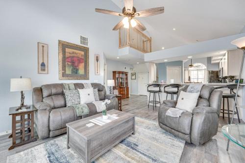 Updated Branson Condo with Lake Taneycomo Views!