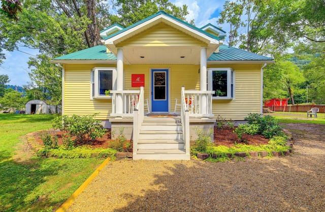 Updated Damascus Cottage on Appalachian Trail!