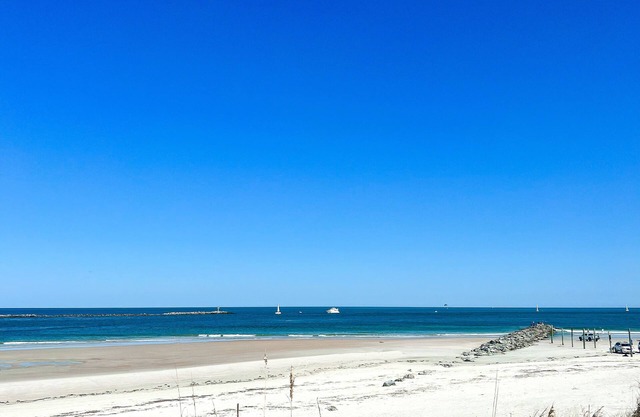 Updated, Direct Oceanfront Getaway in Chadham by the Sea! Amazing Amenities