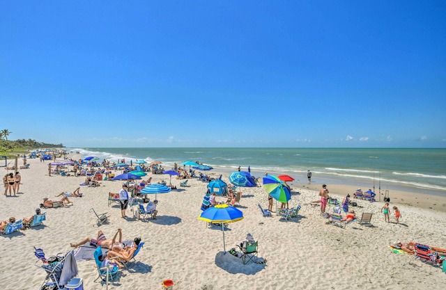 Updated Dtwn Naples Condo: Across From Beach!