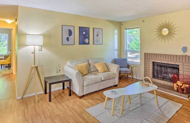 Updated Federal Way Retreat, Pet Friendly!