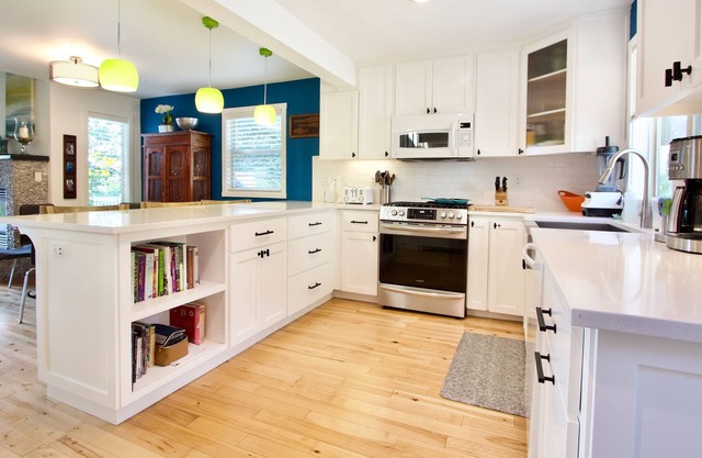 Updated home that’s a quick walk to the Gig Harbor waterfront and fine dining.