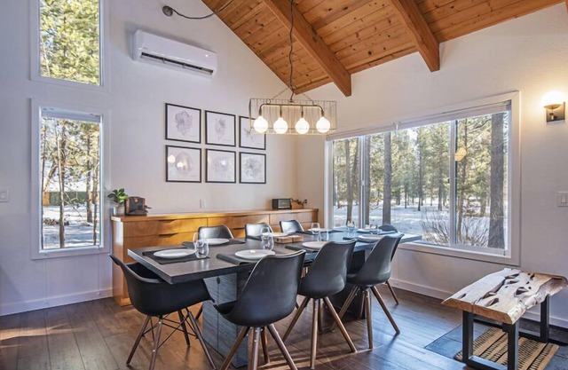 Updated Modern Style King Suite Pool/Tennis Access