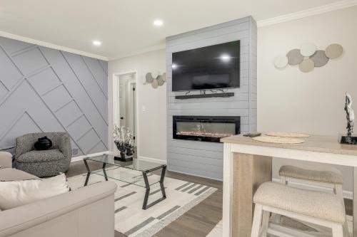 Updated Piedmont Heights Apt - 5 Mi to Dtwn ATL!