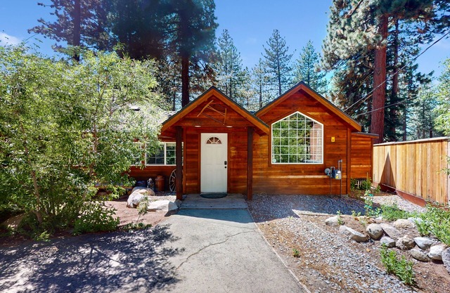 Updated Tahoe Home with Hot Tub On Bus Route to Stateline & Skiing