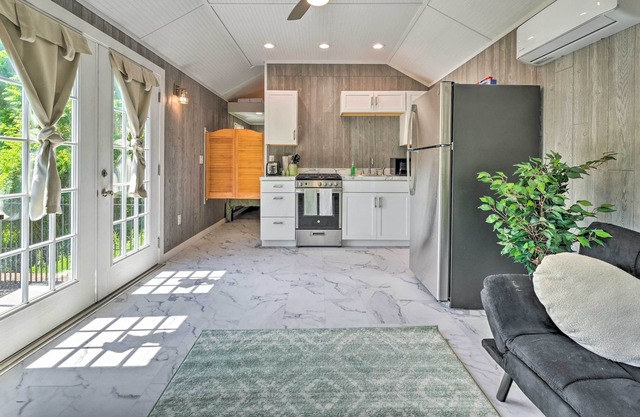Updated Tiny Home < 1 Mi to Berkeley Springs