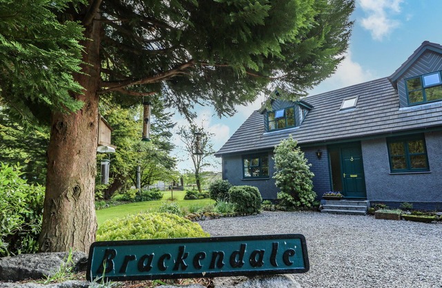 UPPER BRACKENDALE, family friendly, with a garden in Taynuilt