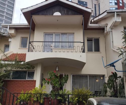 Upper Hill 3 Bedroom with car and driver