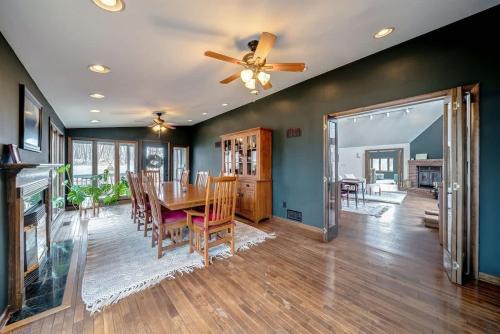 Upscale 4 Fireplaces Fire Pit & Pool Access