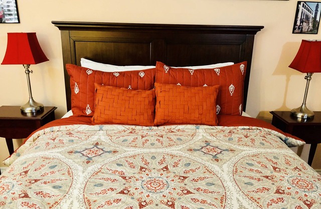 Upscale Fully Furnished Condo for Monthly Vacation Rentals