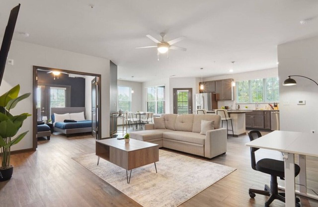 Upscale King 5 Bed Suite—in North Raleigh!