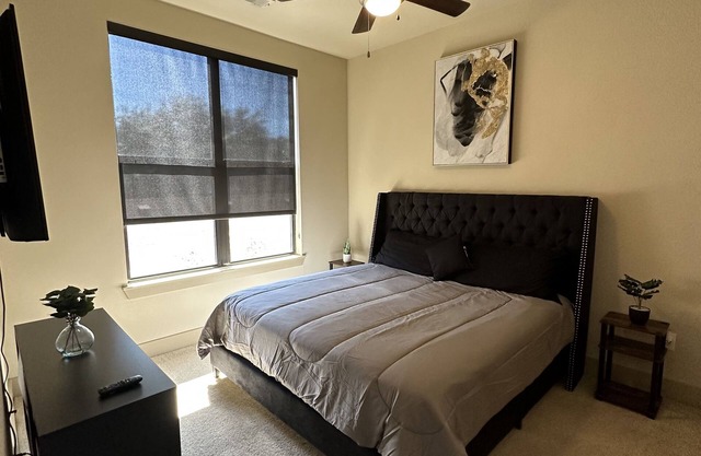 Upscale luxury apartments units near Nrg Stadium Medical center Downtown Museum.