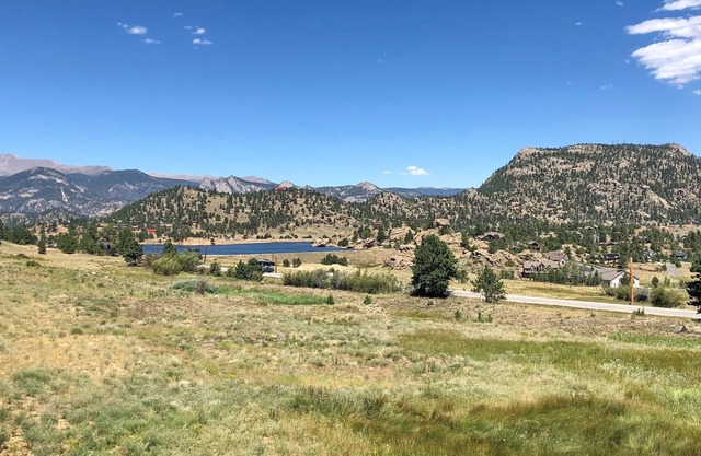 Upscale Town Home, Beautiful Mountain & Lake Views, AC, Game Room # 6053