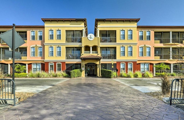 Upscale Unit in Private Golf Resort with Pool!
