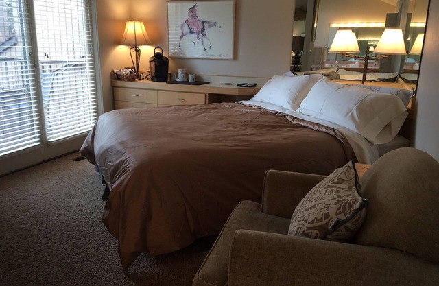 UPSTAIRS MASTER SUITE ON THE 6TH GREEN