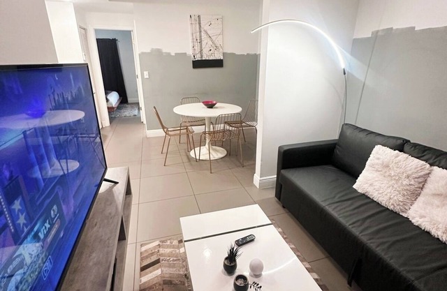 Urban Escape Apt 1BR/2BA Wynwood near Miami beach!