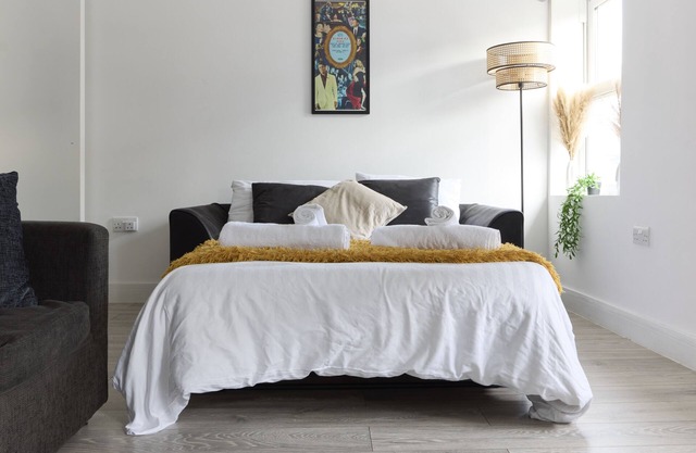 Urban Heaven - 6 Sleeper in the Heart of BrickLane
