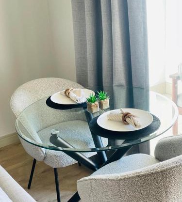 Urban Luxe Stay - 5 Min to Gautrain & Parking
