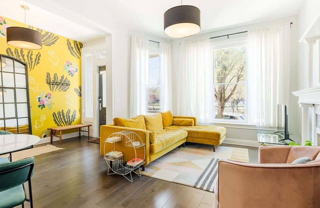 Urban Luxury on Washington Park | Rooftop & Parking
