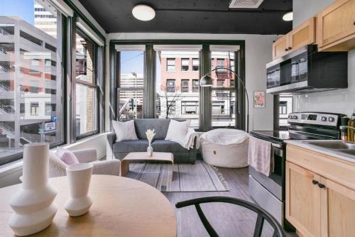 Urban SoHo Suite in the Heart of Downtown