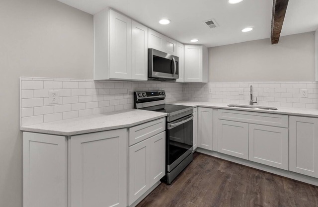 Urbana Condo 1bd Private Suite w/Own Entrance