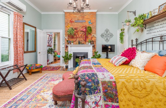 UrbanBoho-Relaxing-KingBed-Dwntn
