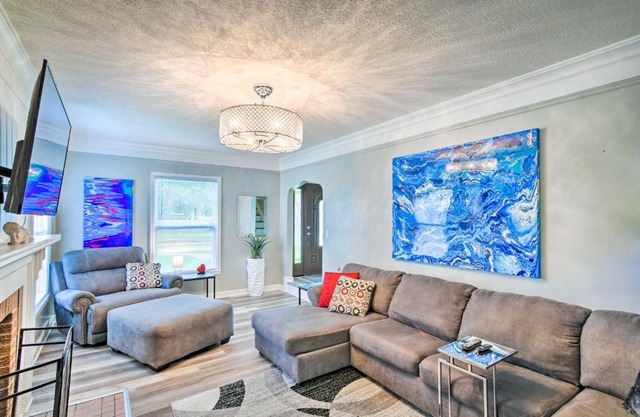 Urbandale Oasis Game Room, Patio, Grill and More!