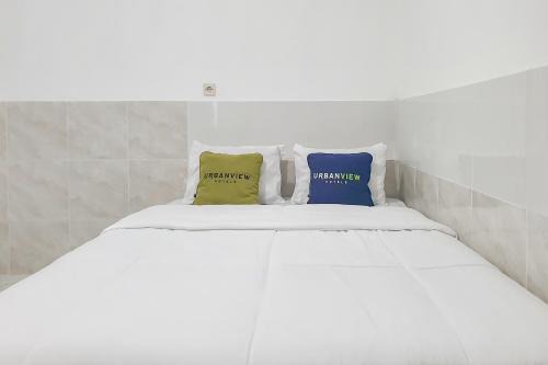 Urbanview Aurel House Cirebon