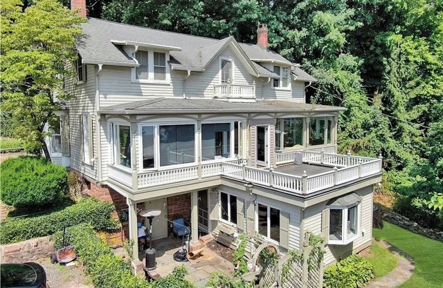 US OPEN "The Stable" A Charming 3-bedroom house in Nyack with a TENNIS COURT