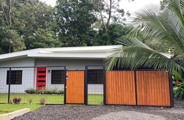 Uvita New 3Bdrm home! Walk to Beach, Restaurants, and all amenities!
