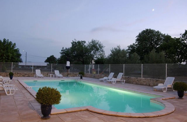 Uzès superb, comfortable gîte with swimming pool 700m from town center:
