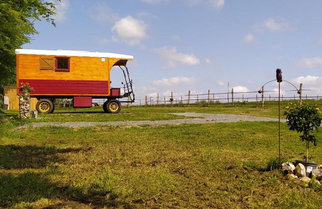 Véritable roulotte hippomobile "LA BAILLEUL"