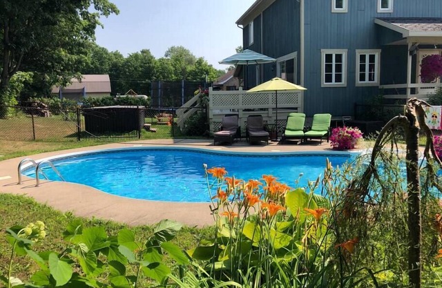 Villa Azur Île d'Orléans/piscine et spa