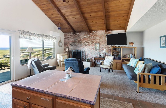 V488 2 Bedroom Pet Friendly 3rd floor, elevator, No Cleaning fee