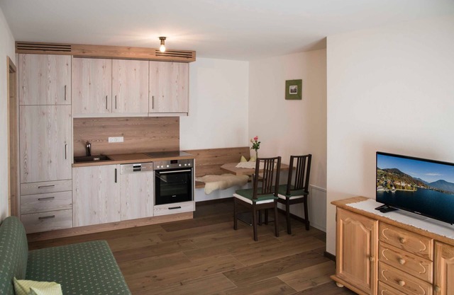 Vacation apartment 4 Resi - Guesthouse Becher, Kreuth-Point