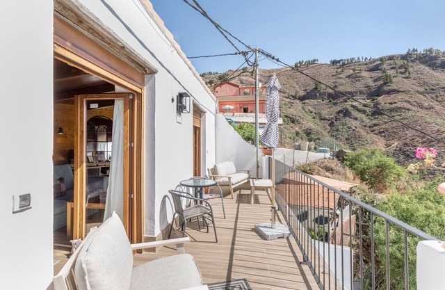 Vacation 'Ático Fuente Hervera' with Mountain View, Wi-Fi and Air Conditioning