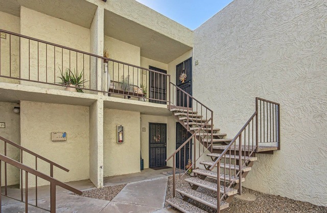 Vacation Condo in Central Scottsdale/Paradise Valley with Great Walkability