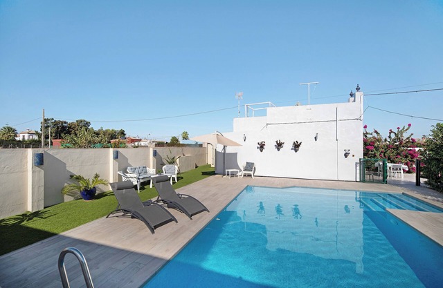 Vacation Home Beautiful Traditional House with Pool, Wi-Fi, A/C, Terrace & Garden