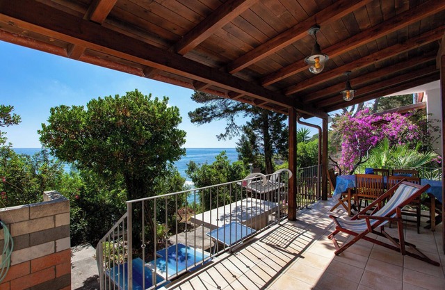 Vacation Home "Casa Sulla Spiaggia 1" with Sea-View, Terraces & Garden