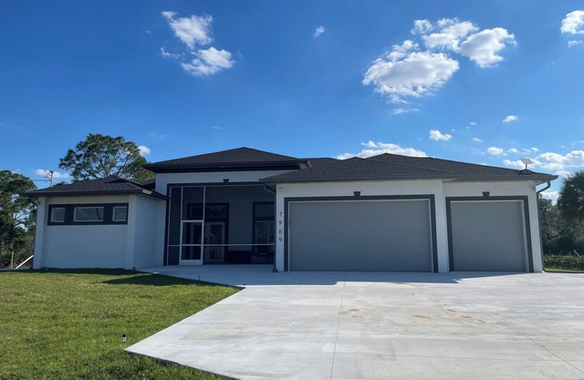Vacation home Daisy with pool and 4 bedrooms in a relaxing location Lehigh Acres - LaBelle
