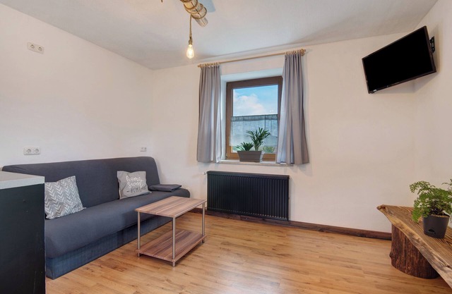 Vacation Home "Ferienhäusl" with Mountain View, Private Terrace & Wi-Fi