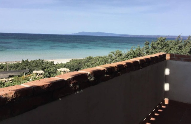 Vacation Home "Il suono del mare" At the Beach with Sea View, Wi-Fi, Balcony & Garden