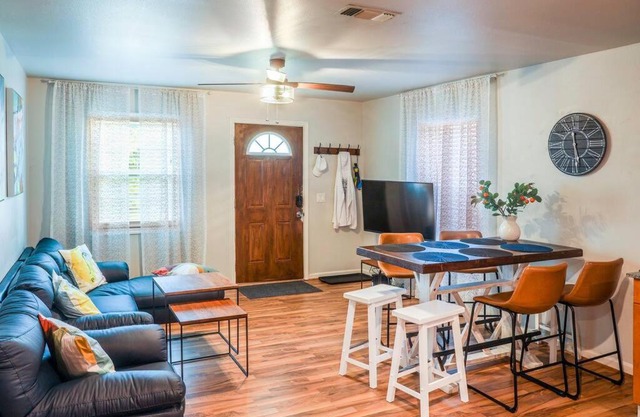 Vacation House, 2 Miles to Beach, Smart TVs, Grill