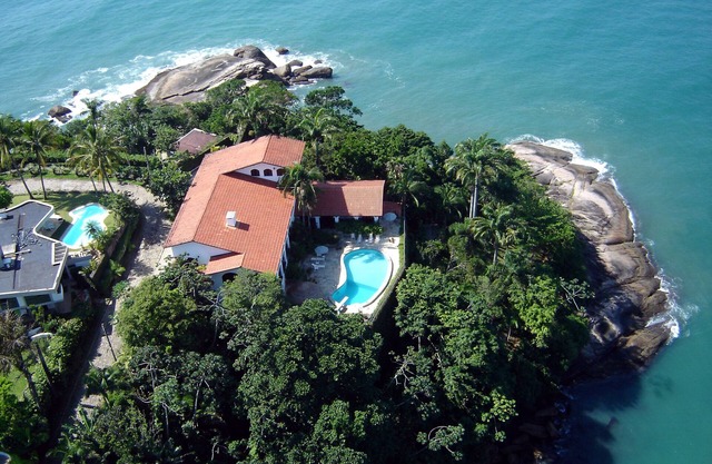 Vacation in Paradise in a luxury home. A show.